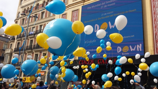 Se soltaron más de 1.500 globos para conmemorar el día. 