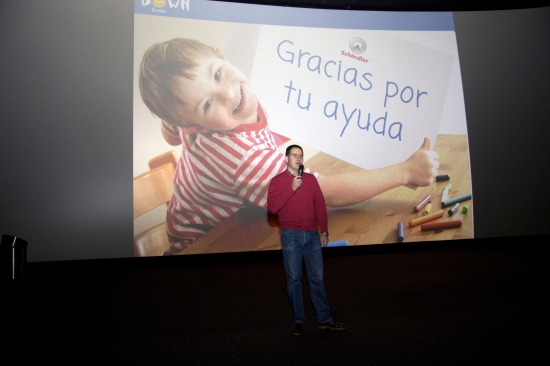 El CEO de Schindler en España, Julio Arce, da las gracias a las familias por su participación. 