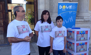 Portada post DOWN ESPAÑA entrega junto a los padres de Rubén más de 150.000 firmas reclamando una educación inclusiva para su hijo con síndrome de Down