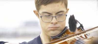 El joven violinista Octavi Novella triunfa en el Liceu