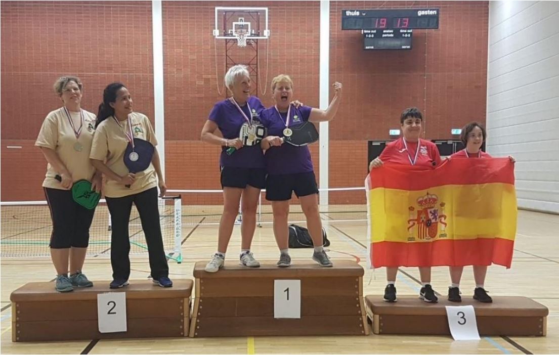 Una deportista con síndrome de Down gana una medalla de bronce en el III Torneo Internacional de Pickleball