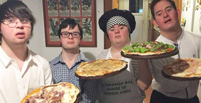 El éxito de Los Perejiles, la pizzería de cuatro amigos con síndrome de Down