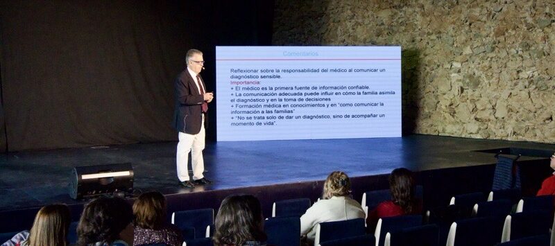 Ir a El Dr. Enrique Galán destaca la importancia de la comunicación empática en el diagnóstico del síndrome de Down